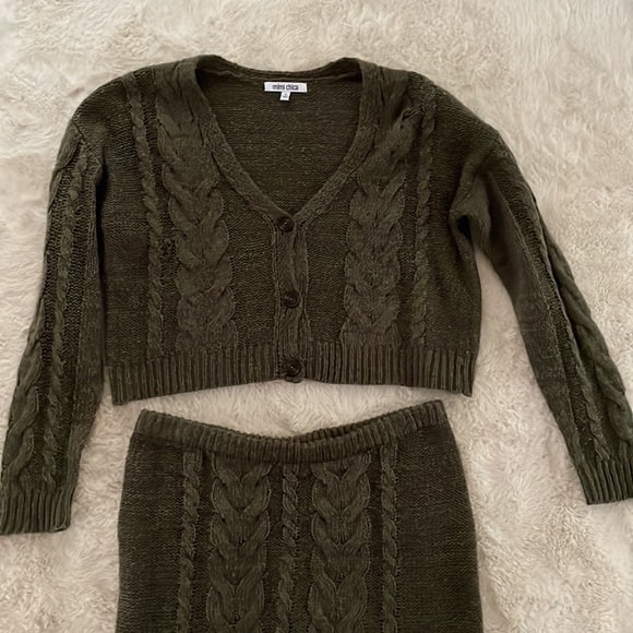 Two Piece Green Knit Sweater and Skirt Set - Picture 2 of 5